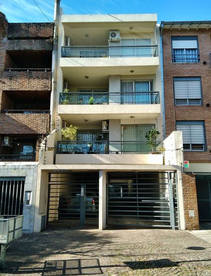3 de Febrero — edificio de viviendas en San Isidro, obra de Estudio Aldabe