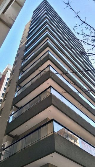 Alberdi 546 — edificio de viviendas en Olivos, obra de Estudio Aldabe