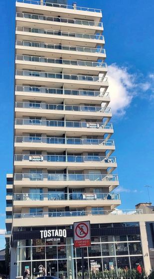 Edificio E10 — edificio de viviendas en Florida, obra de Estudio Aldabe
