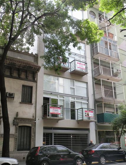 French 2809 — edificio de viviendas en Recoleta, obra de Estudio Aldabe
